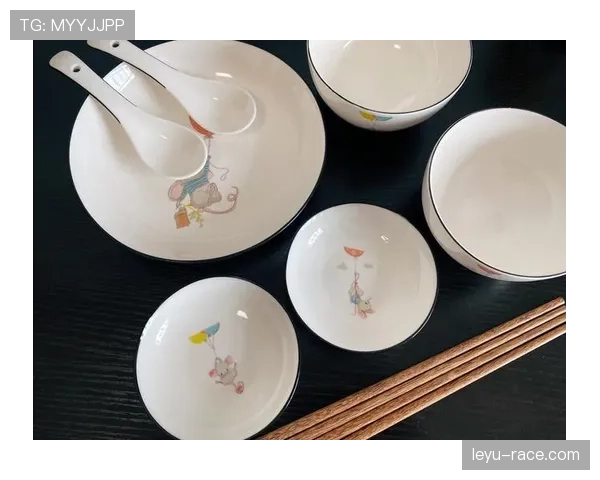 傅园慧随手晒个早餐就把我打回现实——她的碗碟比我整套餐具还贵
